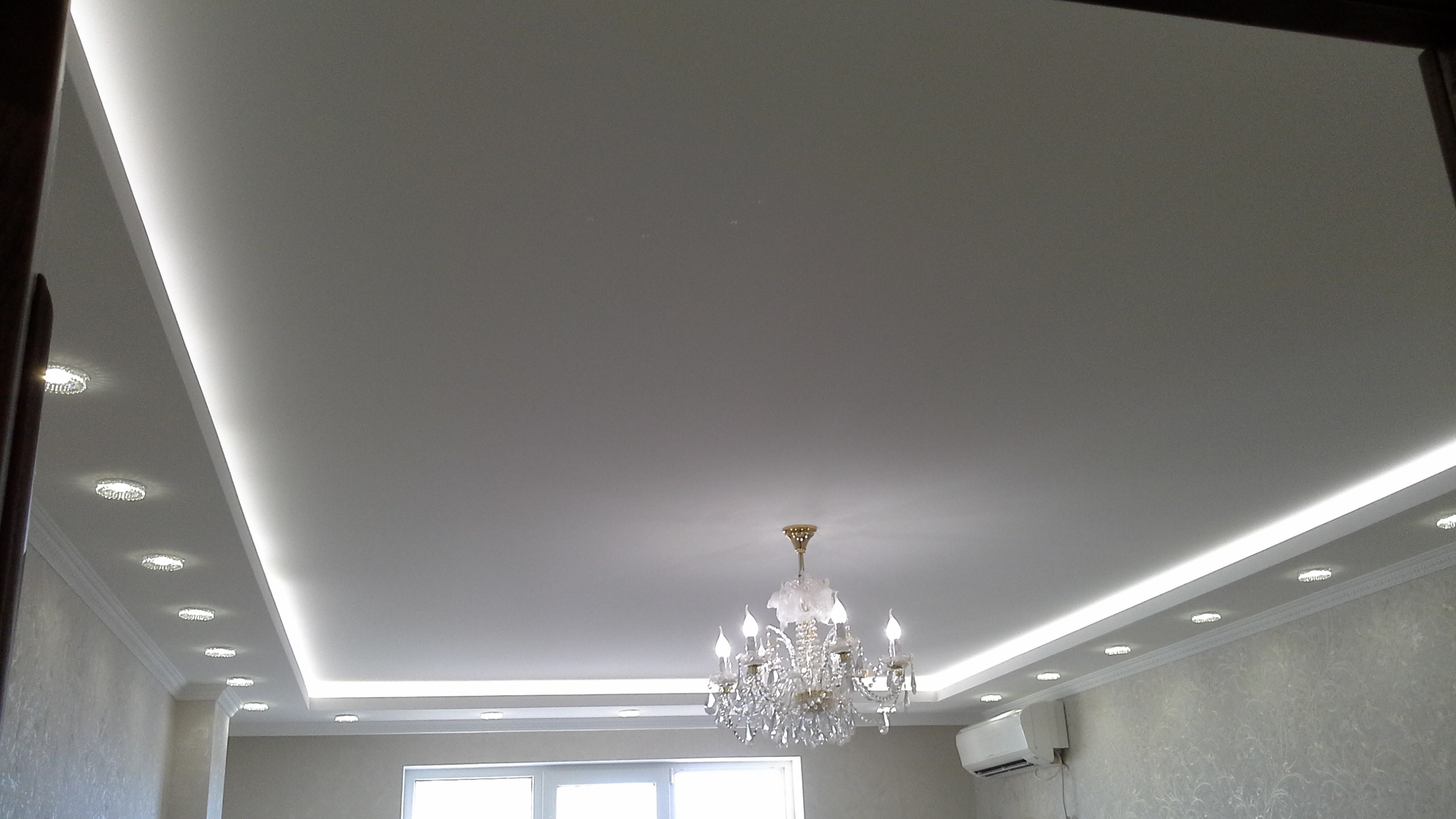 Способ монтажа светодиодной ленты перед натяжным потолком в коробе из гипсокартона